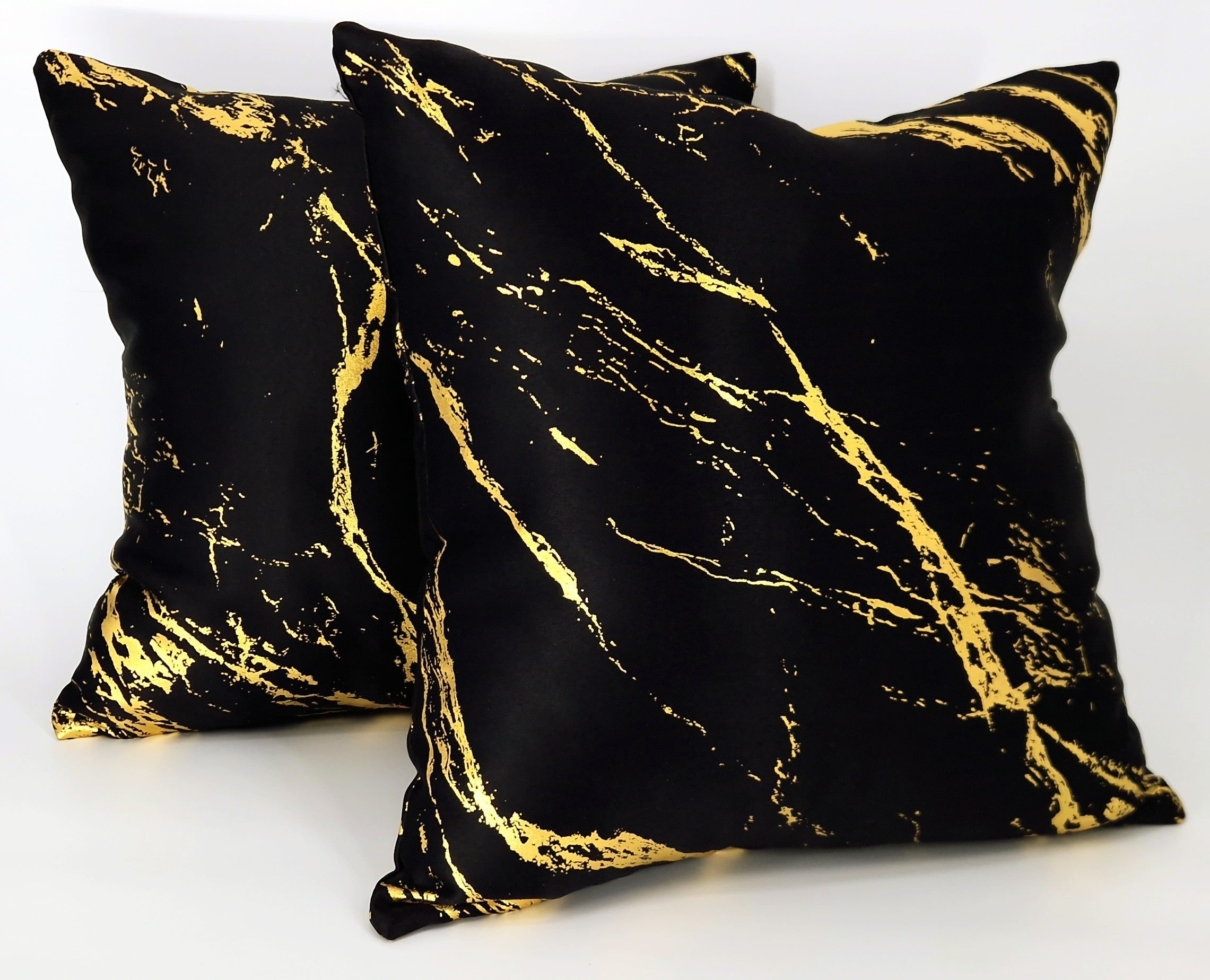 Elyse Black Thermal Blackout Eyelet Curtains With Gold Foil (Black/Gold)