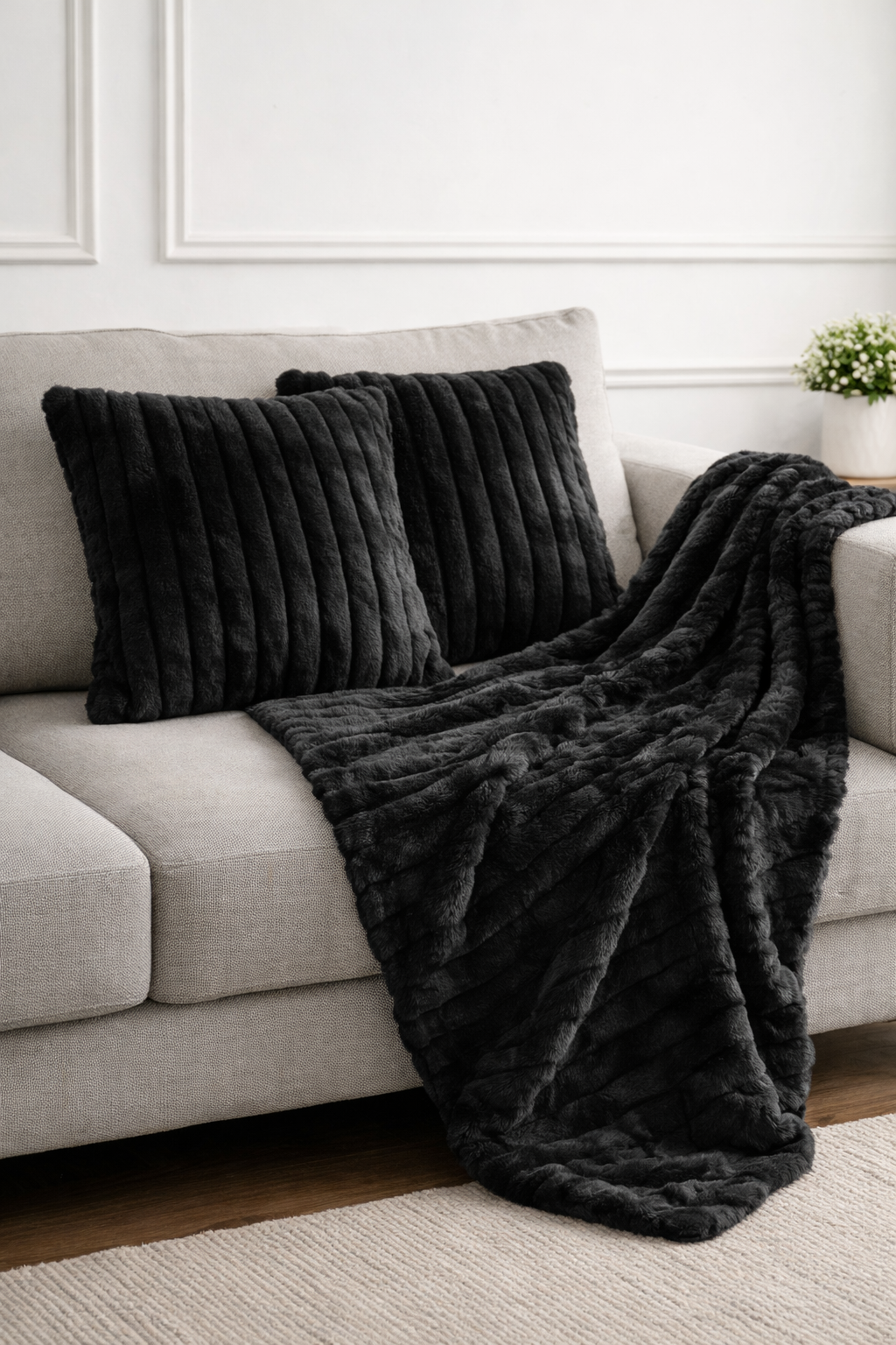 Ribbed Extra Thick Soft Faux Fur Throw (Black)