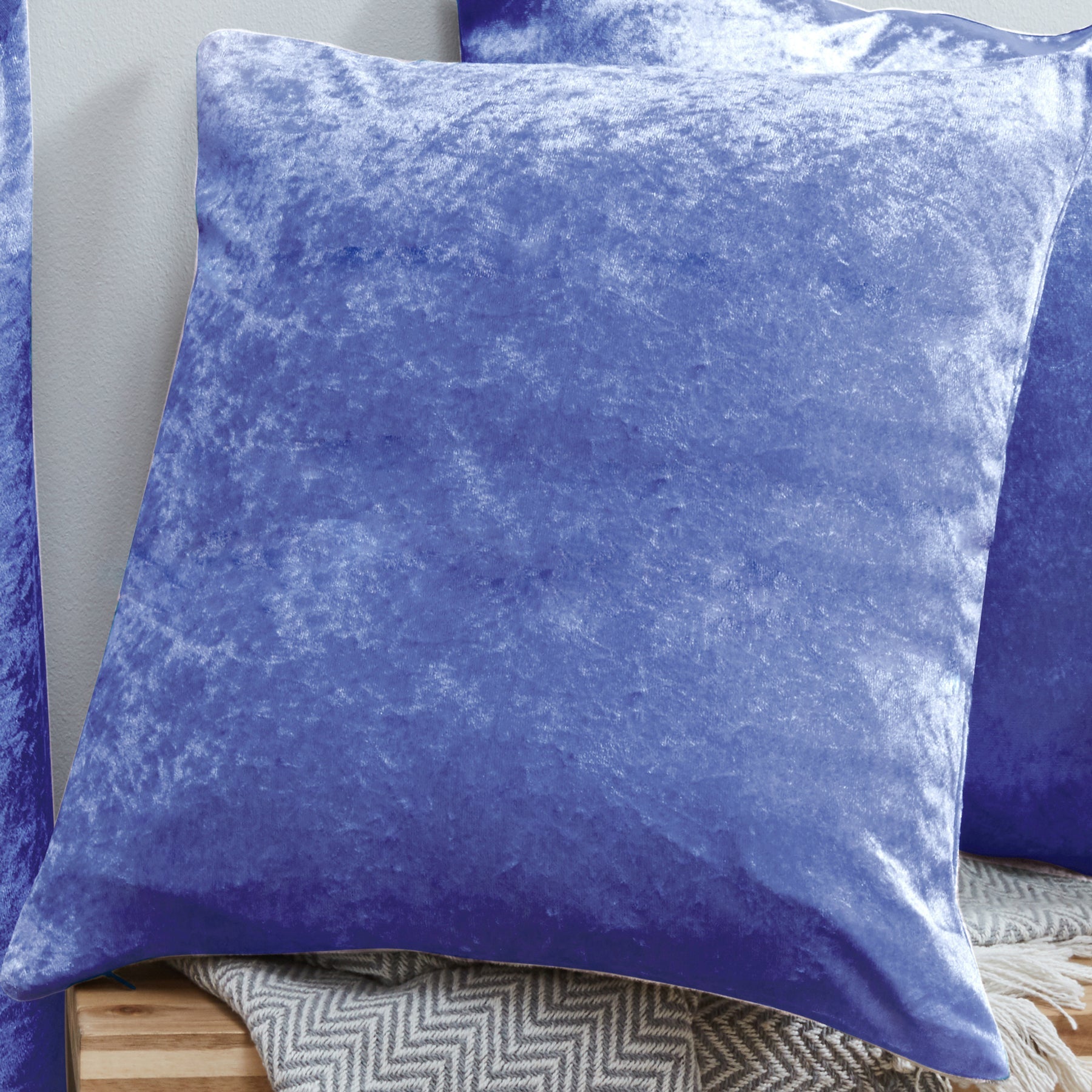 Crushed Velvet Fully Lined Ready Made Eyelet Curtains (Blue)