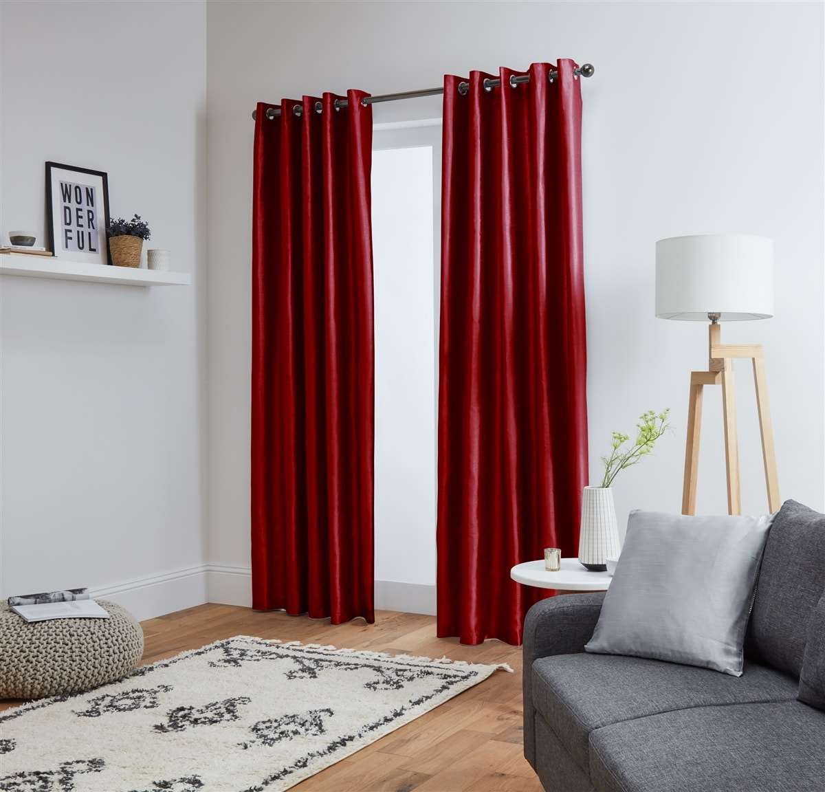 Faux Silk Eyelet Fully Lined Curtains (Red)