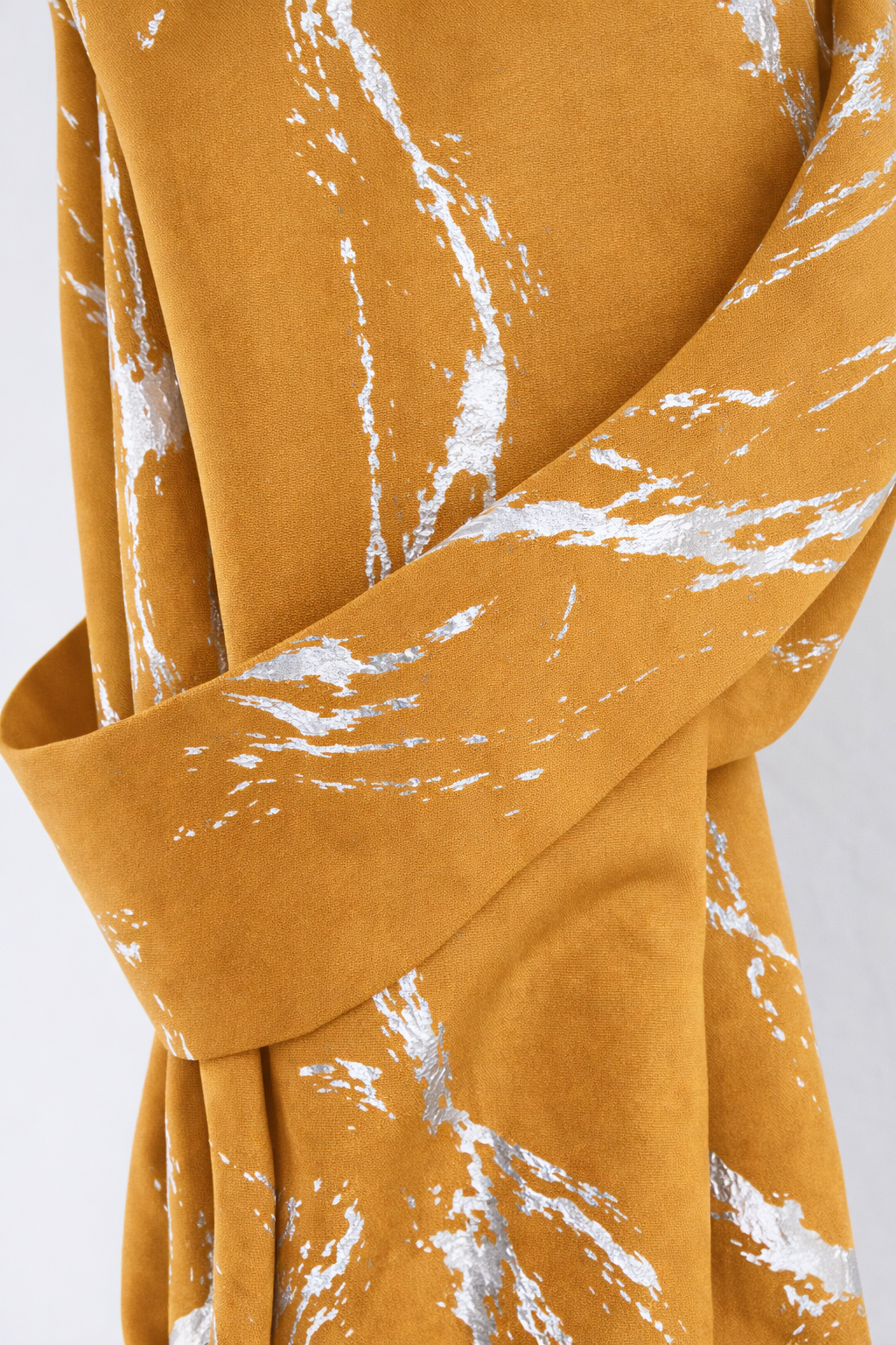 Elyse Thermal Blackout Eyelet Curtains With Silver Foil (Gold)