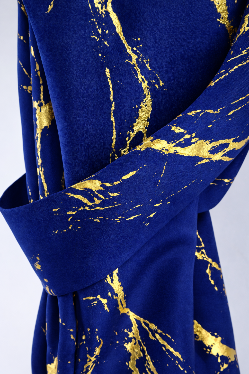 Elyse Navy Thermal Blackout Eyelet Curtains With Gold Foil (Navy)