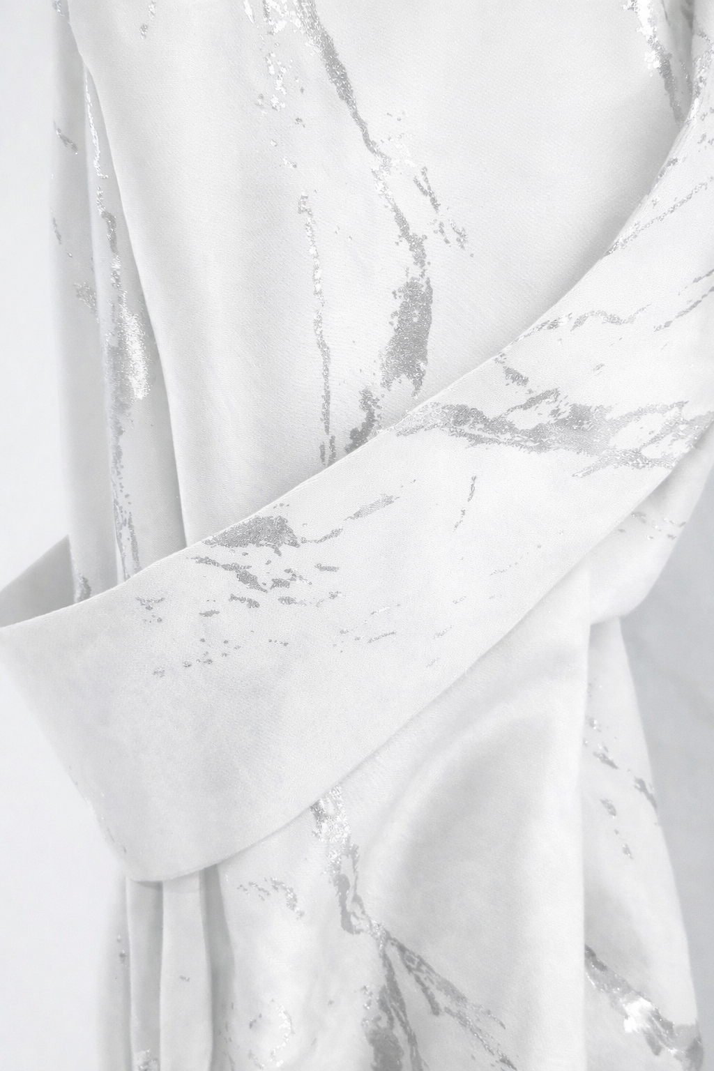 Elyse White Thermal Blackout Eyelet Curtains With Silver Foil (White)