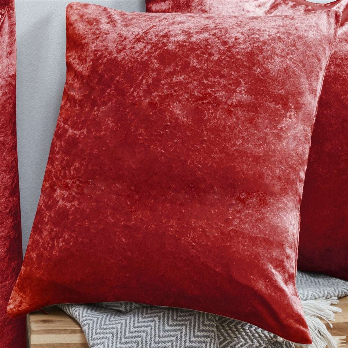 Crushed Velvet Fully Lined Ready Made Eyelet Curtains (Raspberry Red)