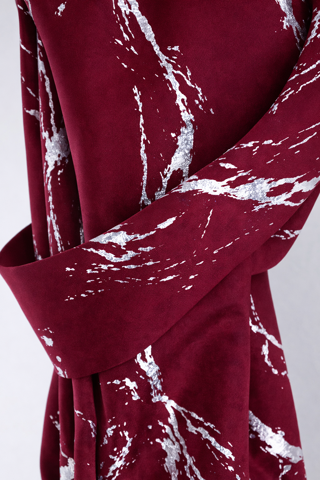 Elyse Thermal Blackout Eyelet Curtains With Silver Foil (Red)